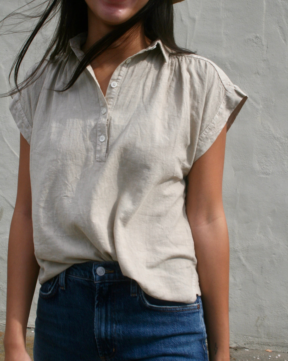 S/S HENLEY - LIGHT TAN
