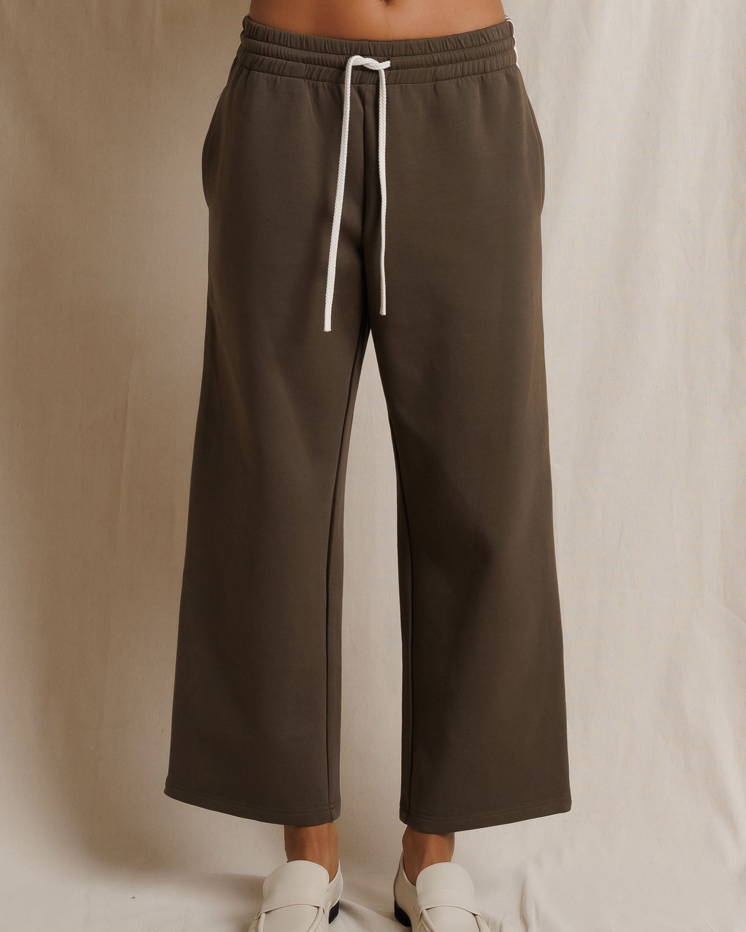 CLAUD TRAVEL TRACK PANT - DARK OLIVE
