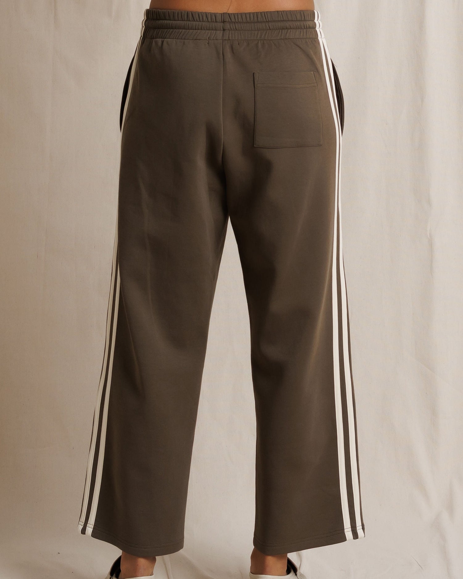 CLAUD TRAVEL TRACK PANT - DARK OLIVE